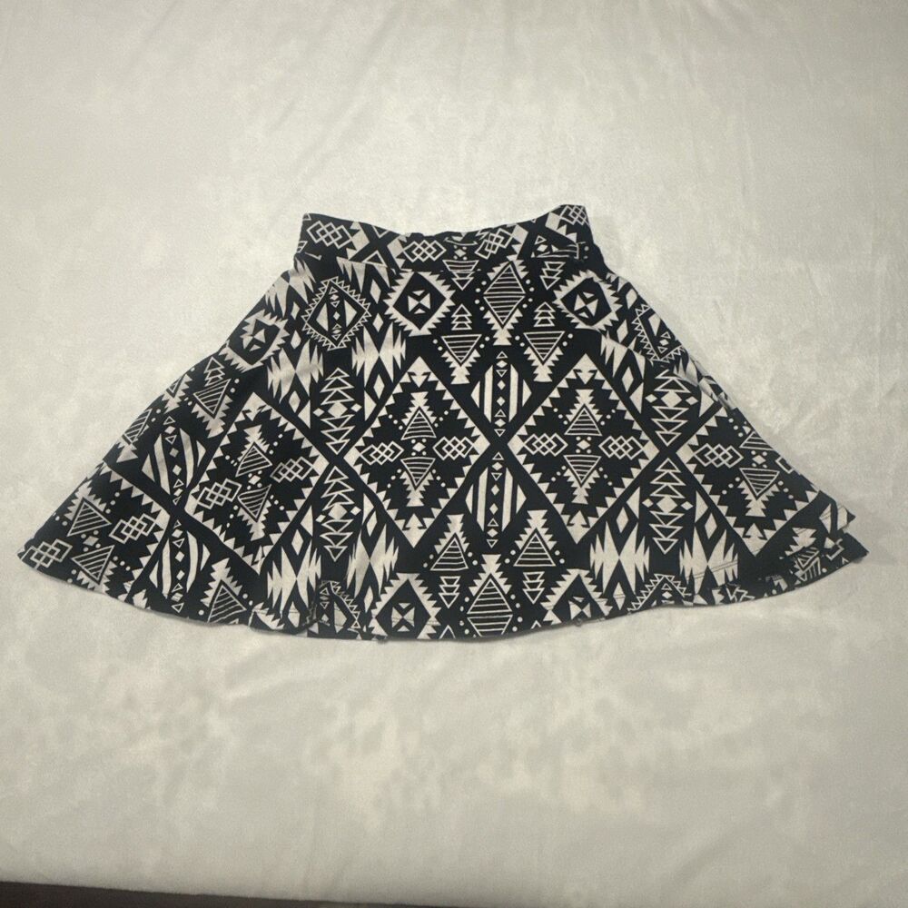 Victoria’s Secret PINK Skater Mini Skirt XS Black White Geometric Tribal Aztec